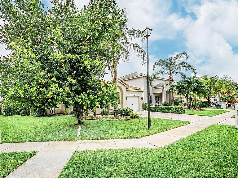 10704 Oak Bend Way #10704 — Photo 3