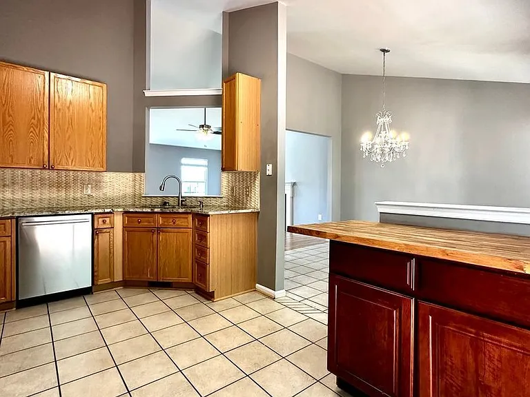 8 Scarborough Ct — Photo 6