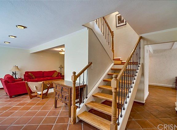3rd image of 5 Northwoods Ln