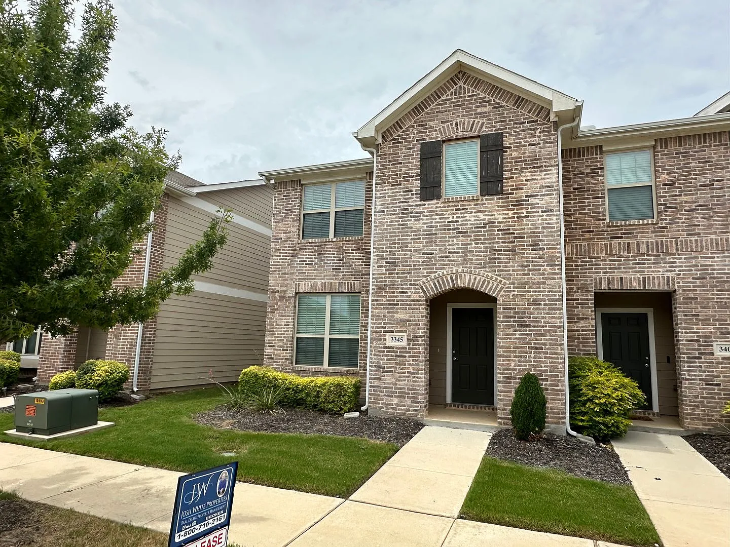 Great 3/2.5 for lease in Denton, Tx — Photo 2