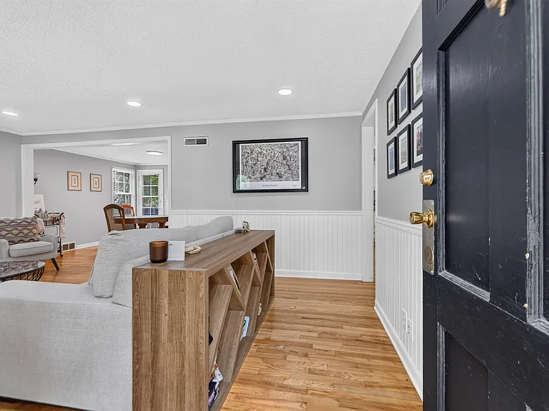 7237 Roe Ave — Photo 5