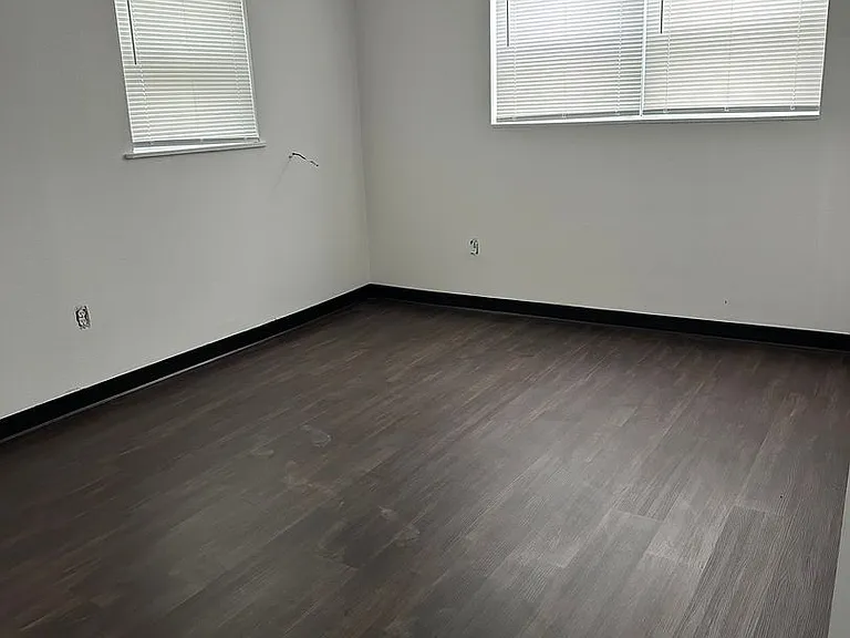 517 Nicholas St — Photo 3