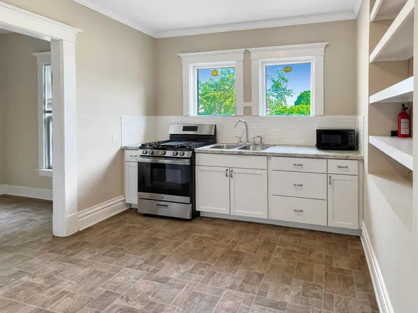 207 Allen Blvd, Kalamazoo, MI 49007