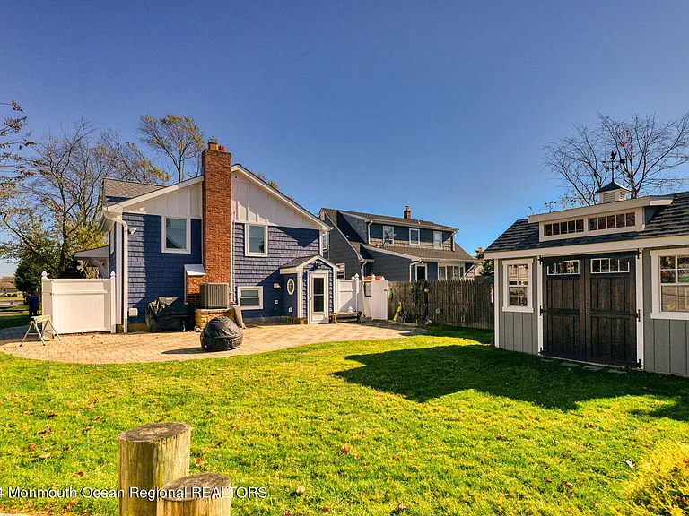 105 Saint Louis Ave — Photo 24