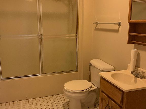 5th image of 211 E North St #2B