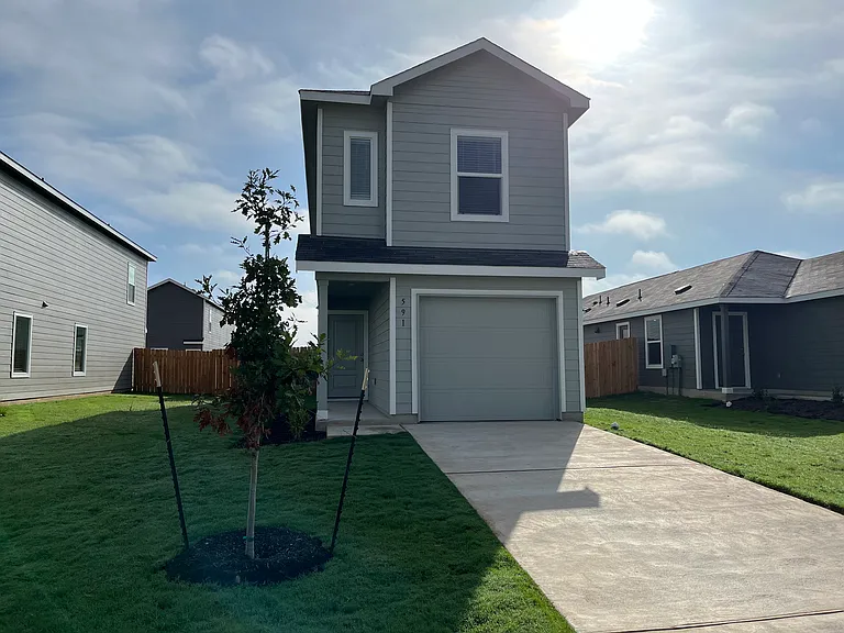 591 Commander Abbott Dr — Photo 2