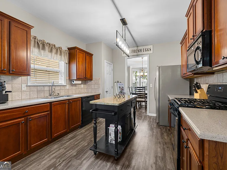 77 Lakeshore Pkwy — Photo 17