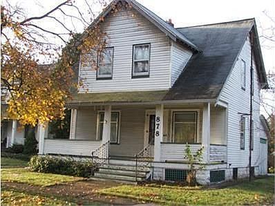 2nd image of 878 Terra Alta St NE