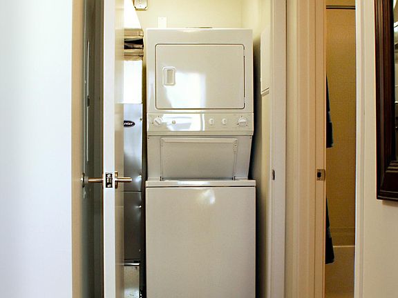 4th image of 3157 Farnam St APT 7215