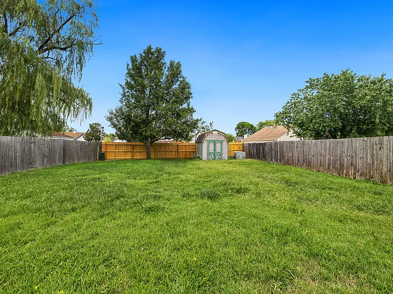 868 Avatar Dr — Photo 35
