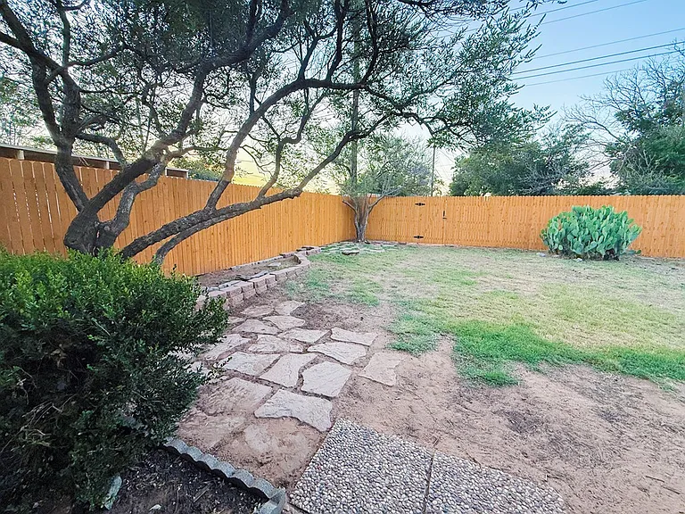 2605 Cambridge St — Photo 24