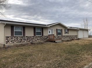751 4th St, Lafayette, MN 56054