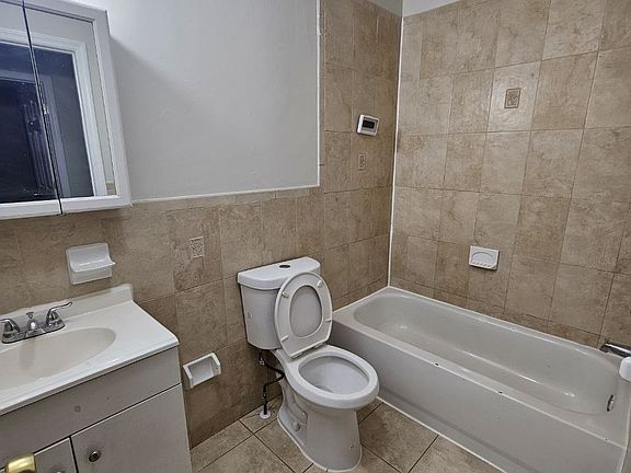 5th image of 860 S 19th St Floor 2