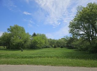 423 Chippewa Ln, Dixon, IL 61021