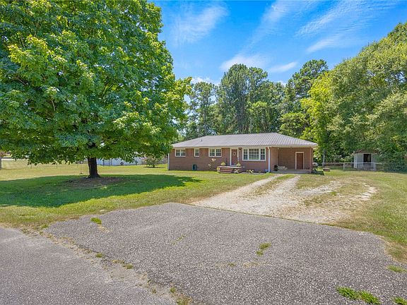 2nd image of 516 Wesley Ct