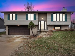 1235 Emmons St, Hiawatha, IA 52233