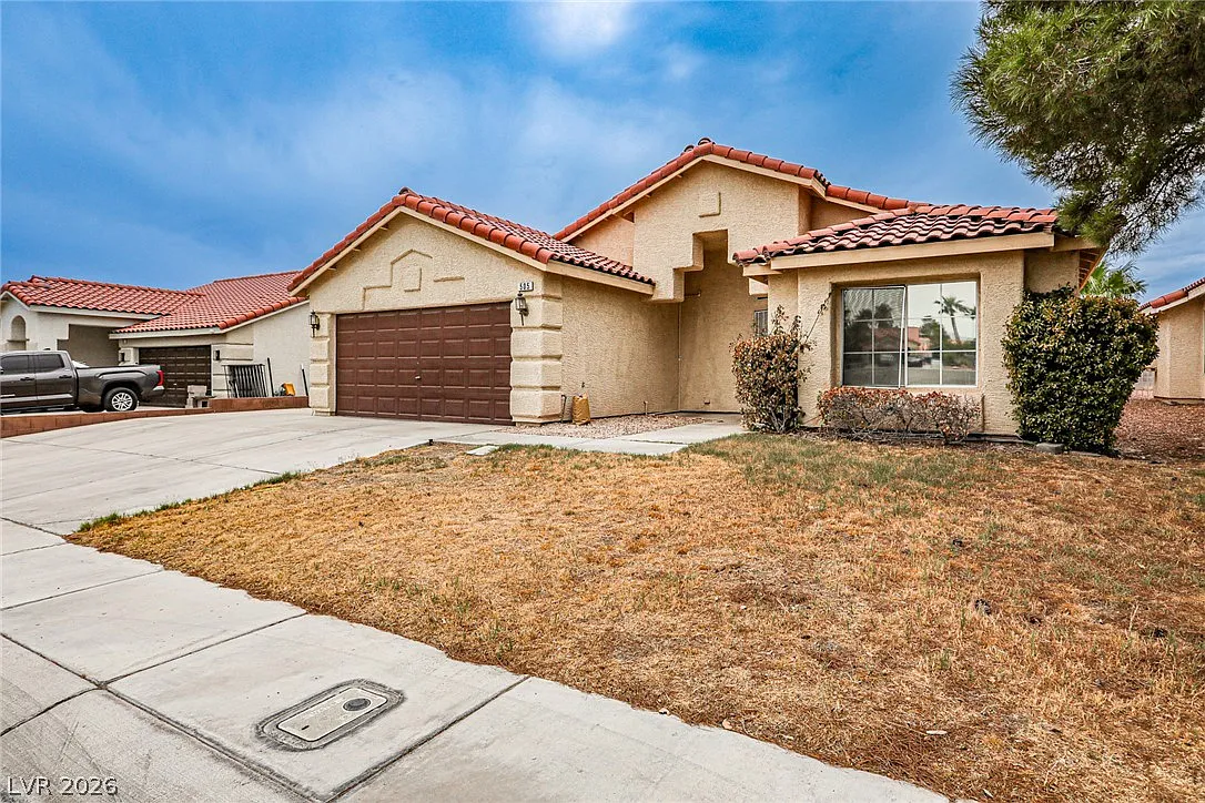 3 bed, 2.0 bath, 1523 sqft, $1,995 — Photo 3