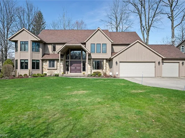 135 Valencia Cir, Orange, OH 44022