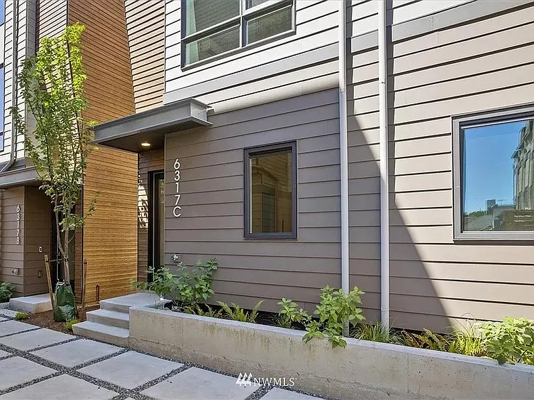 6317 9th Ave NE — Photo 16
