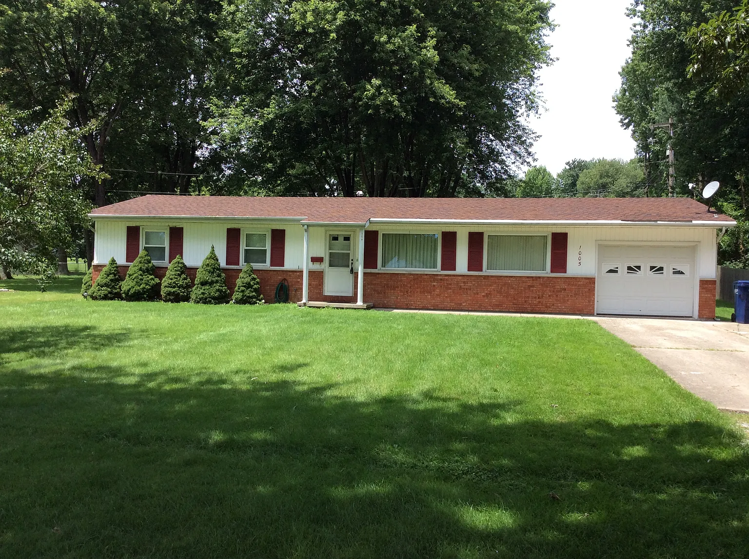 1005 Lake Shore Dr photo 1