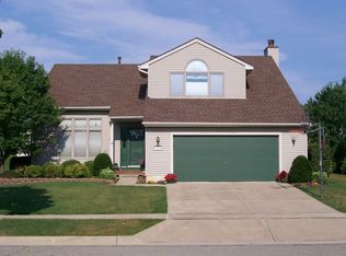 1045 Heritage Dr, Saline, MI 48176