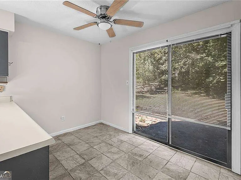 990 Chapman Ln — Photo 7