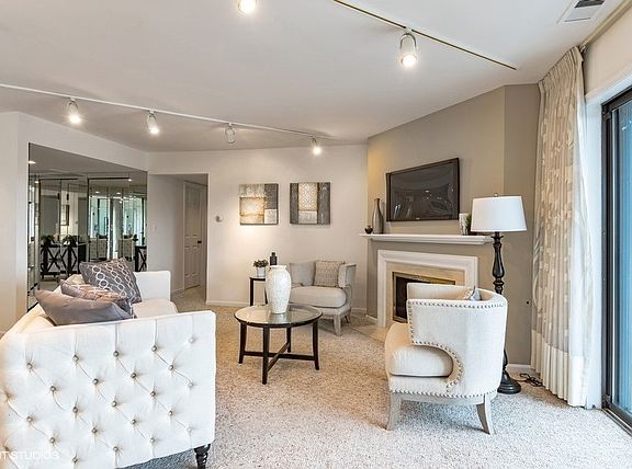 3rd image of 3 The Court Of Harborside APT 303