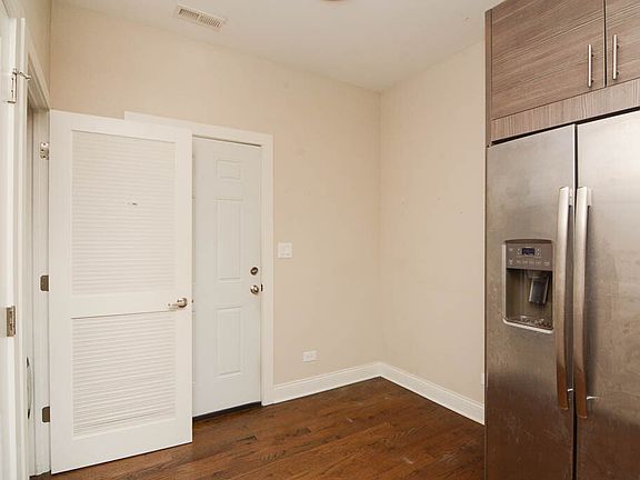 5th image of 2228 N Sawyer Ave Unit E5