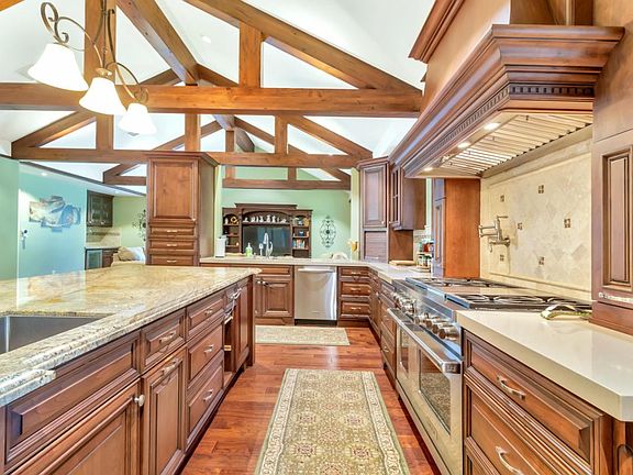 5th image of 115 Parkshore Cir