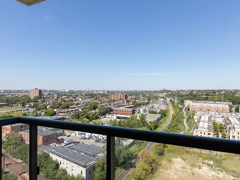 1410 Dupont St — Photo 16
