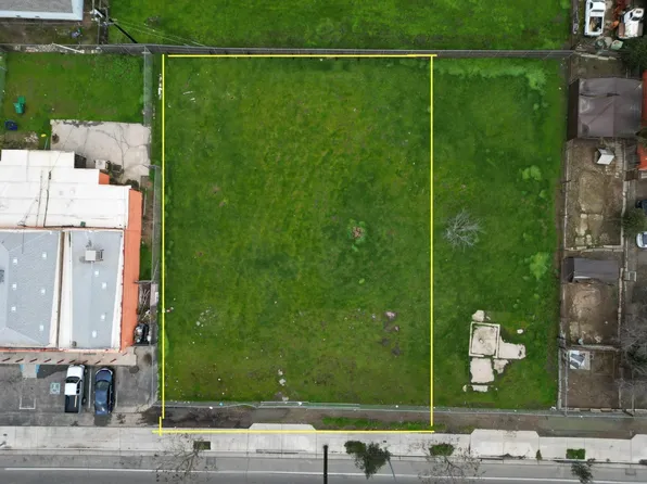 824 W California Ct, Fresno, CA 93706