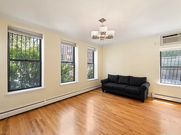 3rd image of 361 Manhattan Ave #1