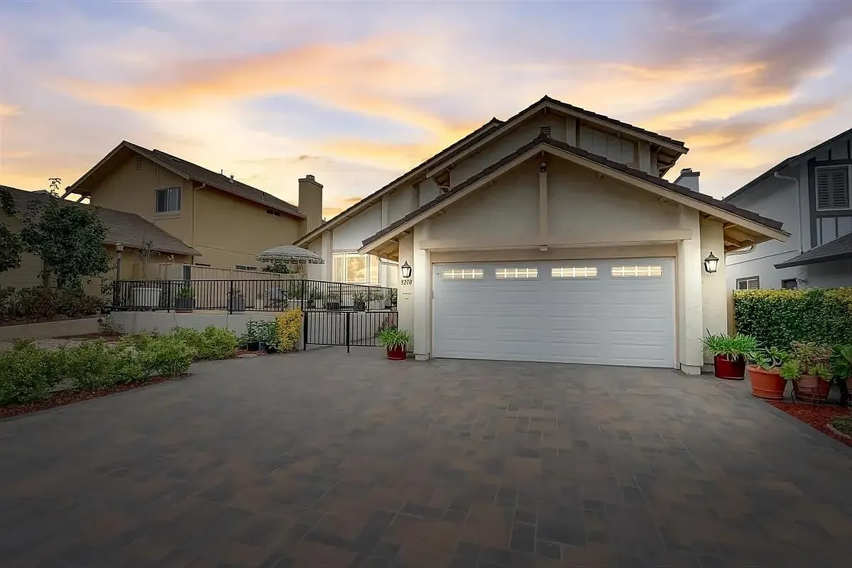 3210 Gatelight Ct — Photo 2
