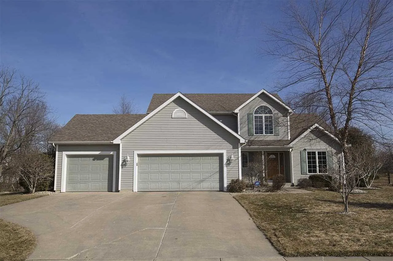 557 Hildebrand St photo 1