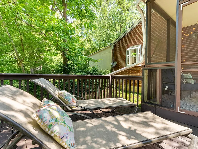 Side deck with loungers.