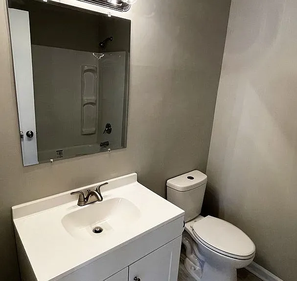 1095 Strathdon Ave — Photo 9