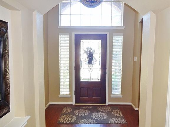 3rd image of 16318 Destrehan Dr