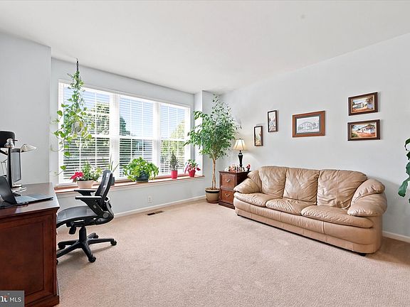 4th image of 244 Cherry Ln #19