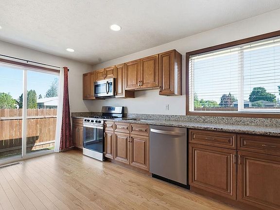 5th image of 7125 N Crestline St APT 2