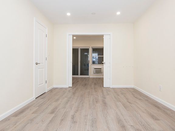3rd image of 26-27 28th St #3F