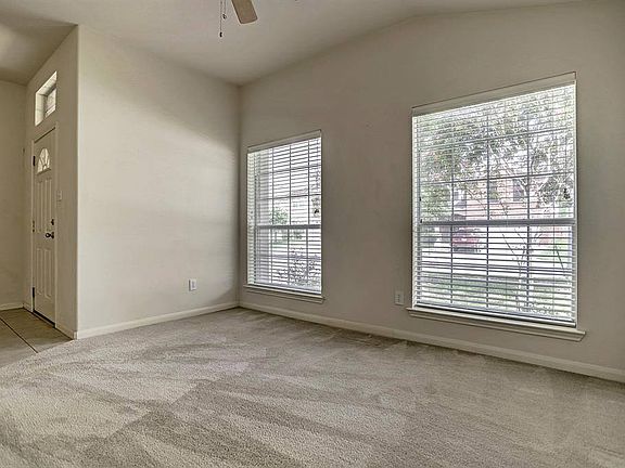 3rd image of 9615 Elizabeths Glen Ln