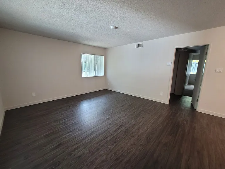 Twelve55 University Apartments — Photo 18
