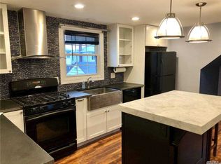 176 Roosevelt Ave #2, Mineola, NY 11501