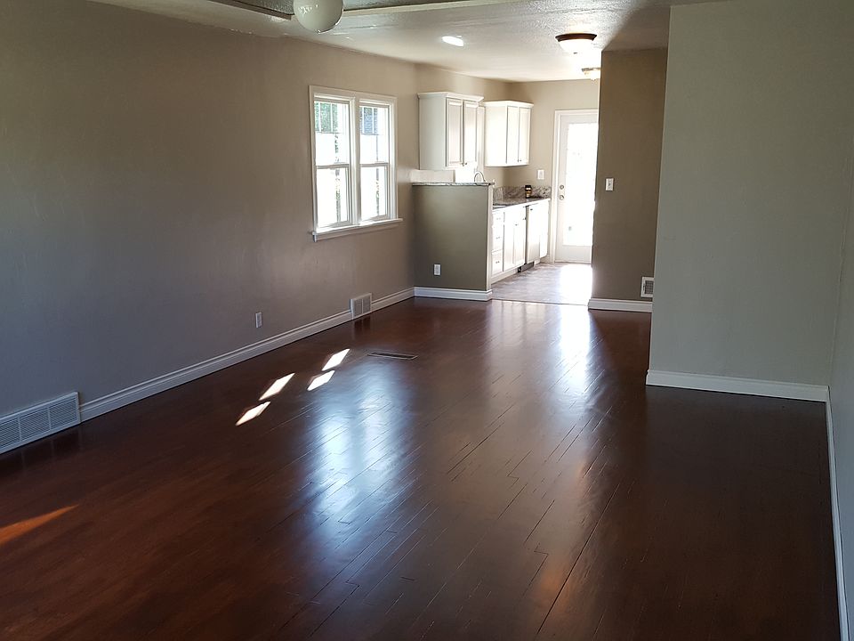 1st image of 758 4th Avenue West N