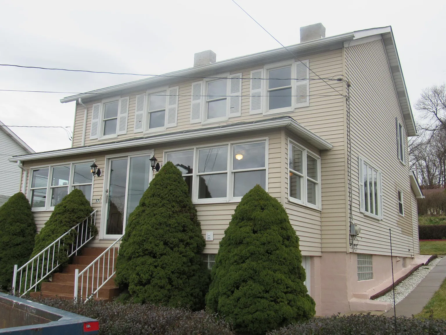 571 Steel Ave photo 1