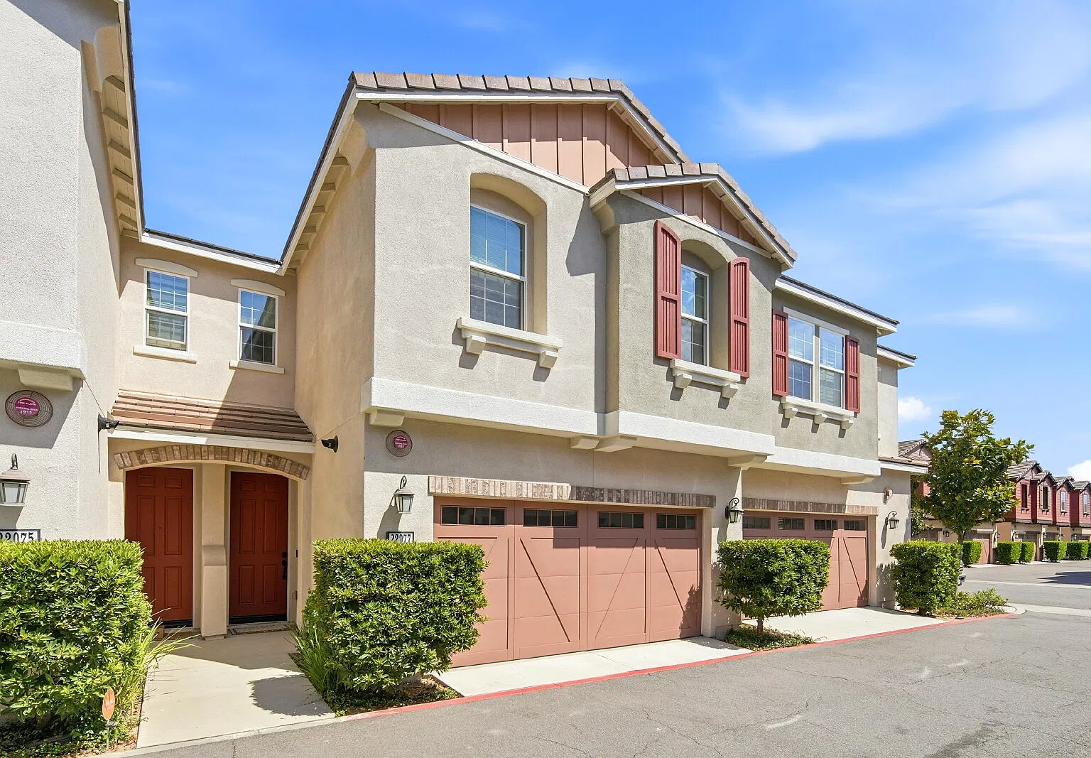3 bed, 2.5 bath, 1690 sqft, $3,750 — Photo 1