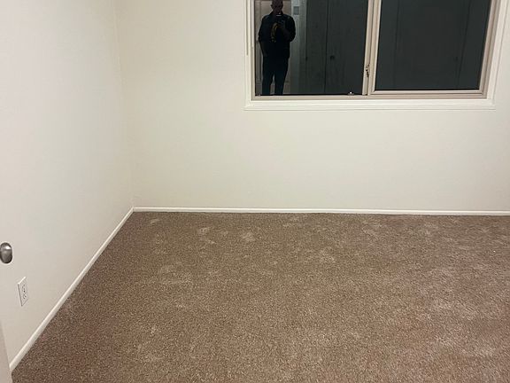 2nd image of 124 Southwood Ctr #5