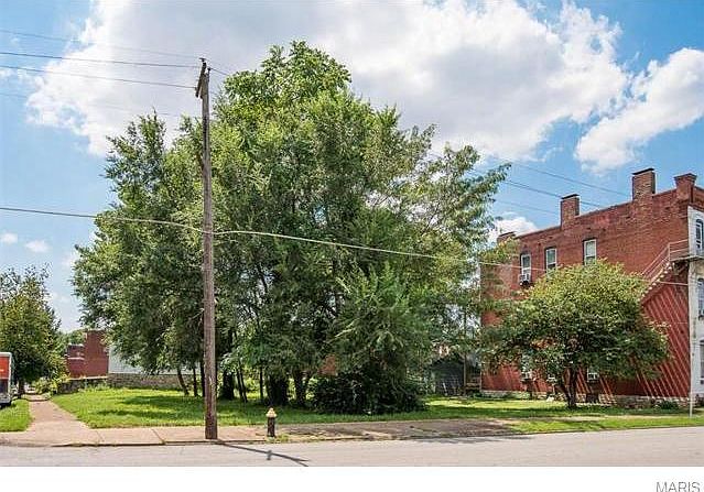 2nd image of 2300 Pestalozzi St