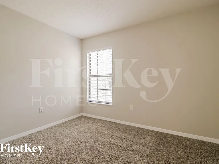 3260 Saint James Ave — Photo 13