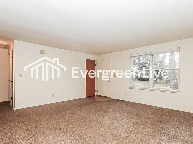 6240 Greenfield Way — Photo 12